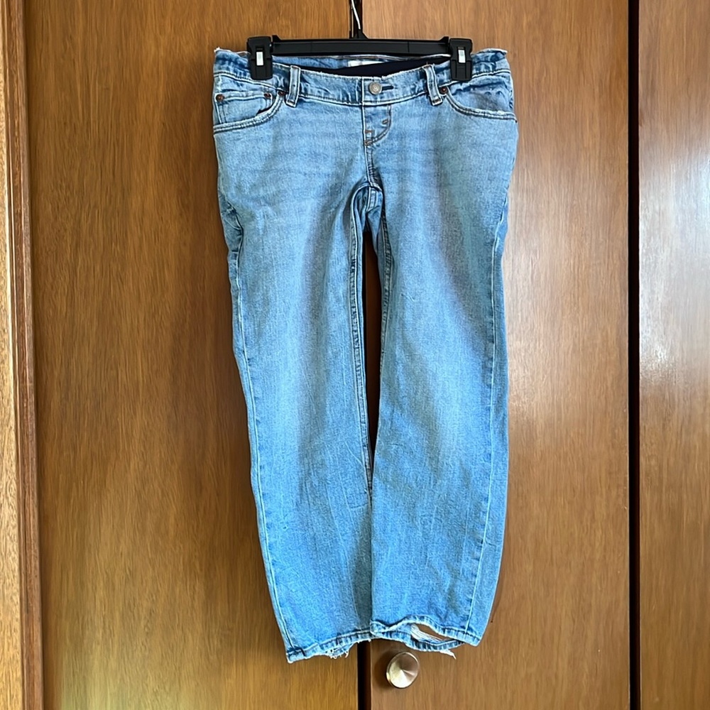 Abercrombie maternity jeans size 25, 0. Cropped, medium wash.